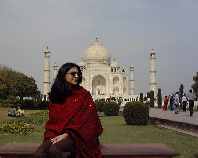 zaginiona przed Taj Mahal w Indiach
