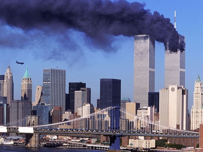 dwie wieże WTC tuż po atakach