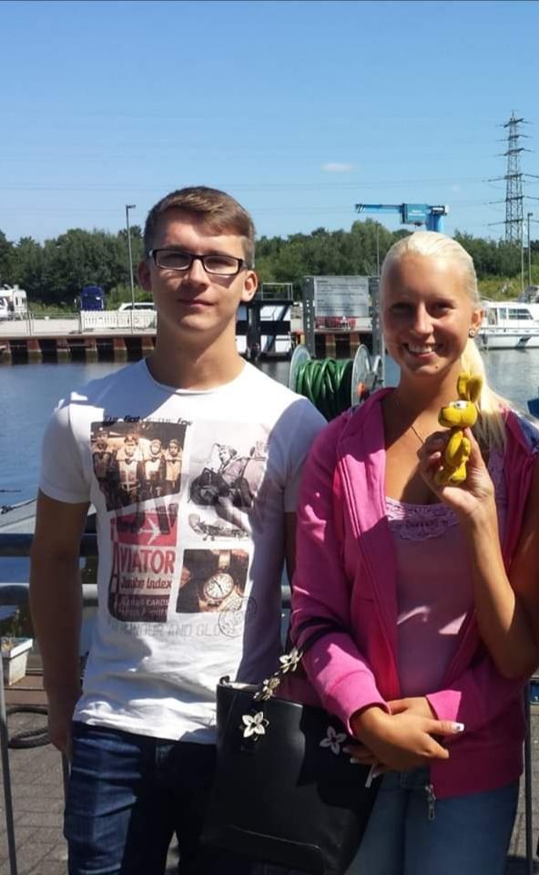 zdjęcie zaginionego z siostrą zdjęcie zaginionego z siostrą